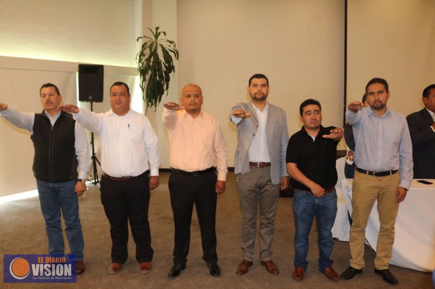 Rinde protesta Octavio Ocampo como coordinador de los presidentes municipales del PRD
