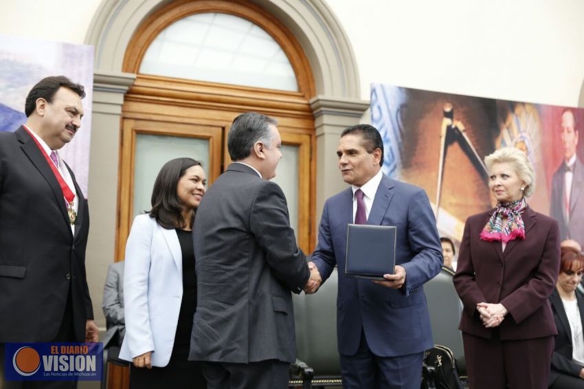 Es tiempo de construir con base a instituciones, no a individualismos: Silvano Aureoles 