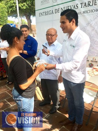 Entrega LICONSA nuevas tarjetas a beneficiarios de Huetamo