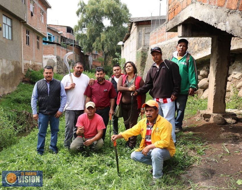 Comienzan limpieza de arroyo en Coeneo