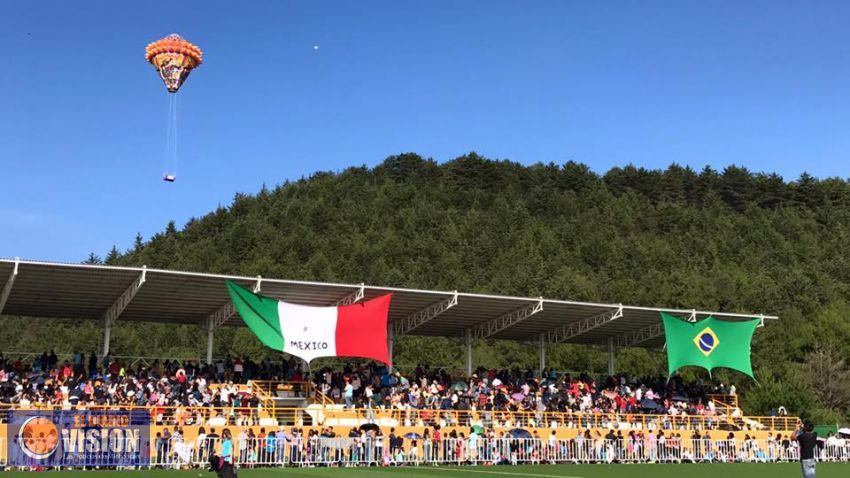 Paracho se vistió de Fiesta y Color