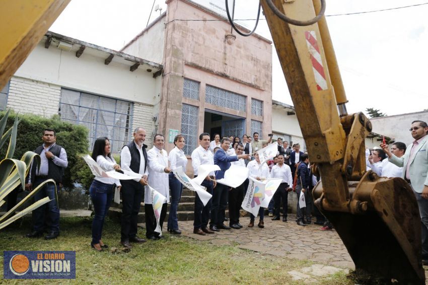 Arranca Gobernador mejoramiento del Centro de Salud en Ario de Rosales 