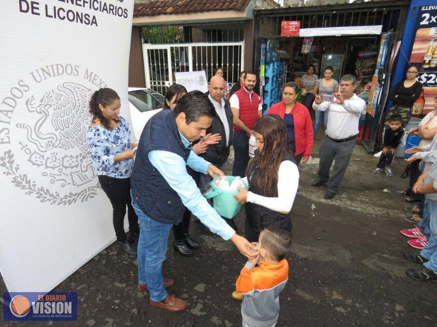 Realiza LICONSA doble entrega de tarjetas a beneficiarios de Zamora