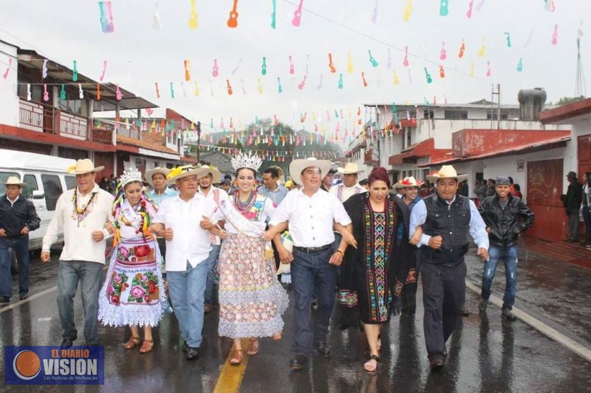 Inauguran la XLIV Feria Internacional de la Guitarra en Paracho 