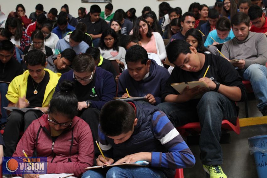 UMSNH invita a jóvenes migrantes a continuar con sus estudios