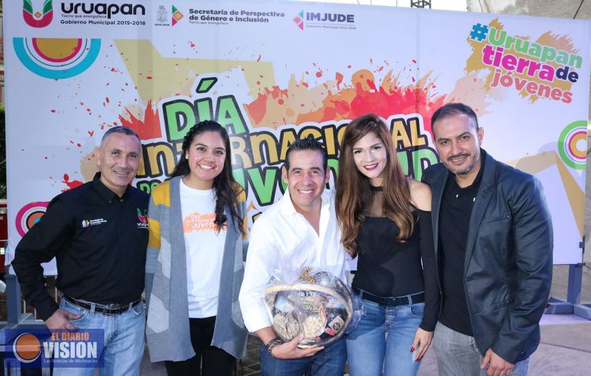 Superó las expectativas asistencia a la conferencia 2-3 Netas de Yordi Rosado, en Uruapan