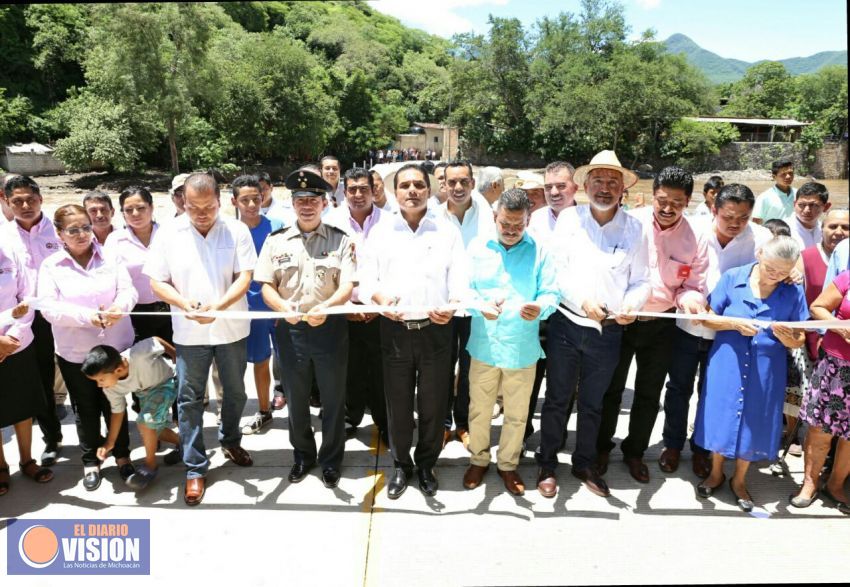 Más de 90 mdp en 65 obras y acciones en Carácuaro: Silvano Aureoles 
