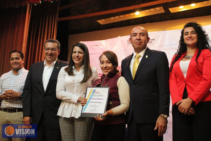 Entregan reconocimientos a Jóvenes Agentes de Cambio