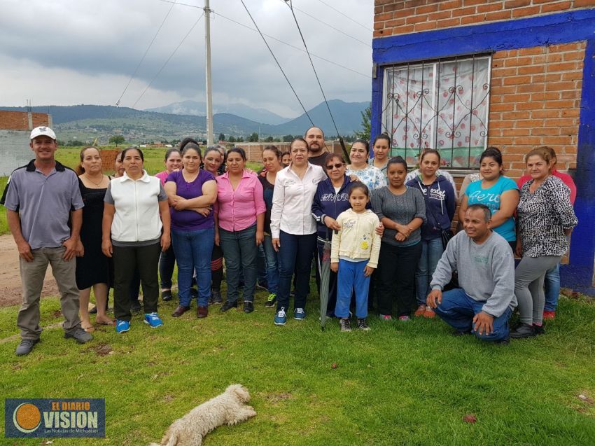 Recorre Jeovana Alcántar su distrito para atender solicitudes de los ciudadanos
