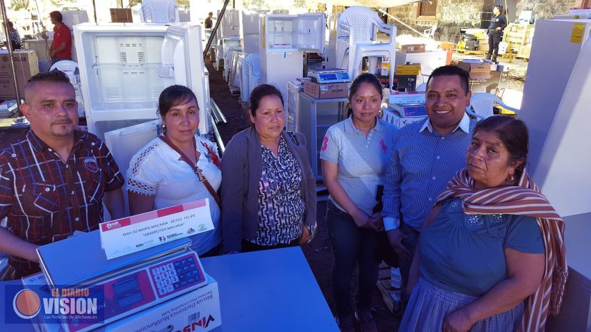 Otorgan equipo a 20 micro-empresarios del Municipio de Nahuatzen