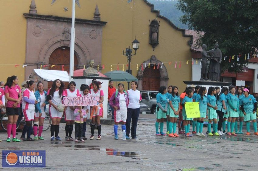 Inauguran liga femenil de Paracho
