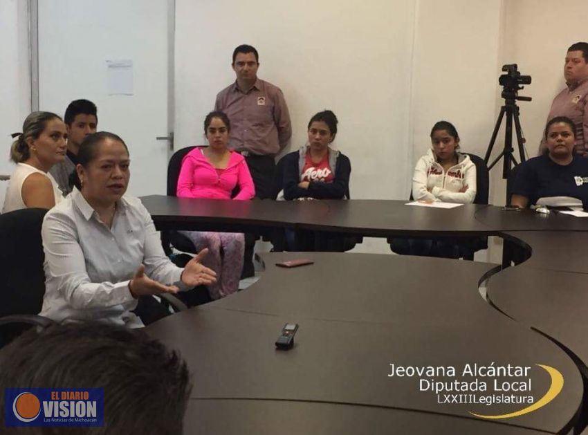 Apoya Jeovana Alcántar con becas a alumnos del Instituto Tecnológico Superior de Ciudad Hidalgo