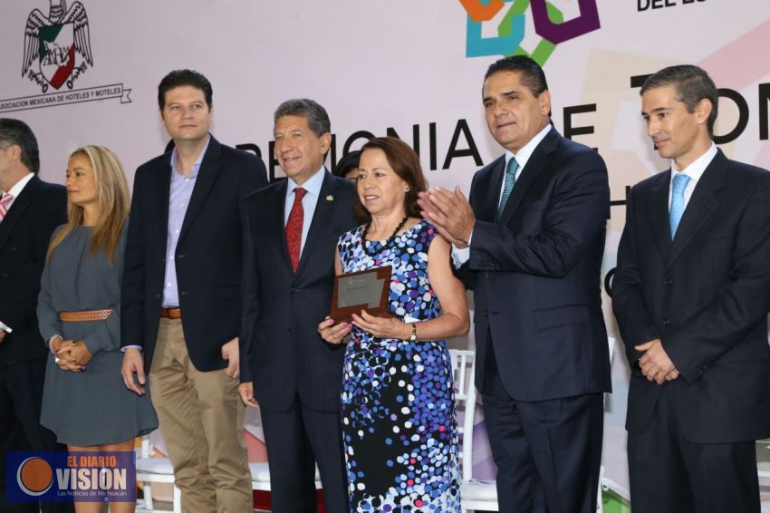 Hacer del turismo la principal actividad económica de Michoacán: Silvano Aureoles