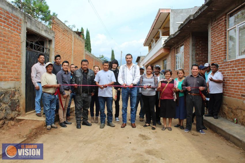 Inauguran calle en comunidad de Erongarícuaro