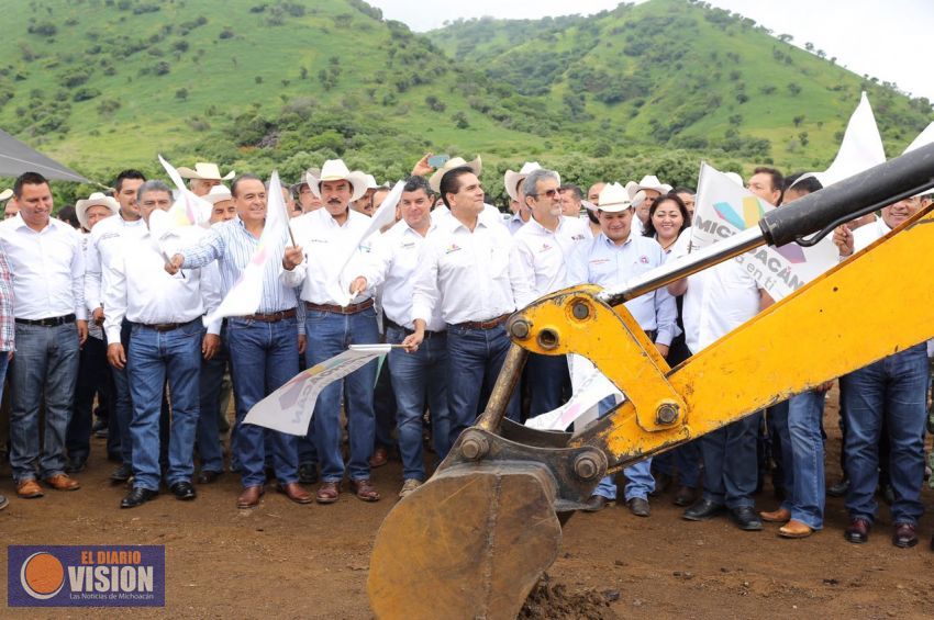 Arranca Gobernador Planta de Sacrificio TIF en Múgica