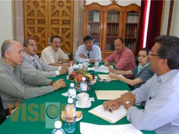 Se reúnen la Junta de Coordinación Política del Congreso del Estado con Delegado del IMSS