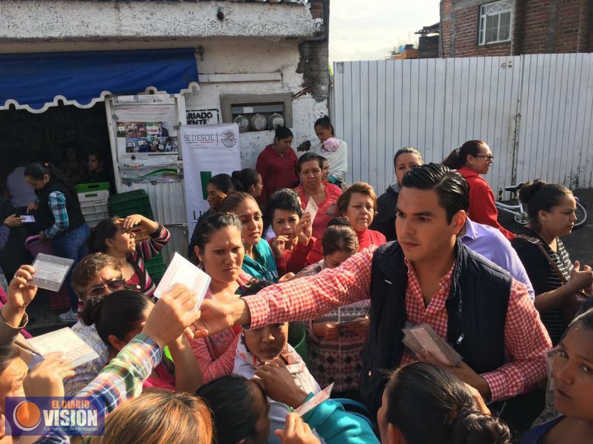 Otorga LICONSA tarjetas a 500 beneficiarios en Zamora
