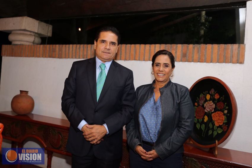 Dialoga Gobernador con la senadora Luisa María Calderón 