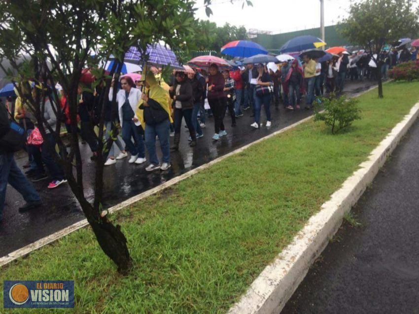 A pesar de la lluvia, Inicia marcha del SPUM.