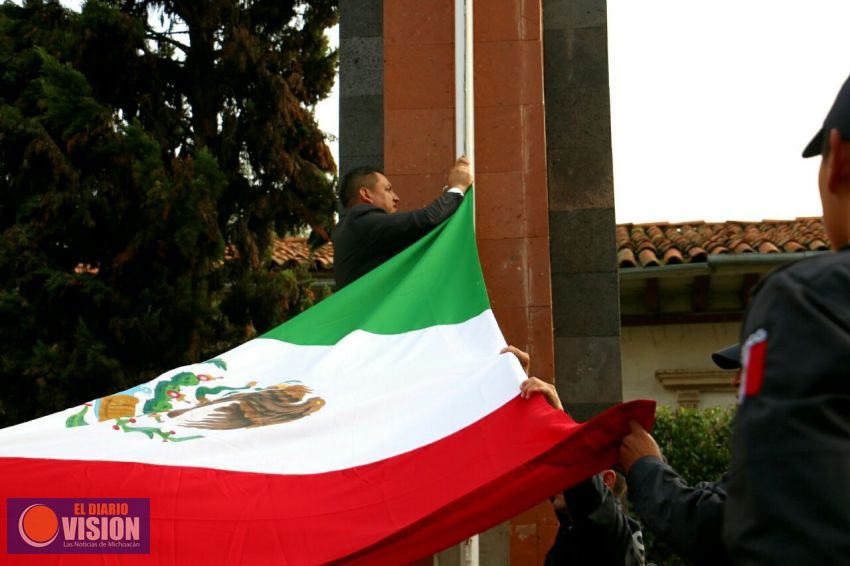 Arrancaron actividades del mes patrio en Uruapan