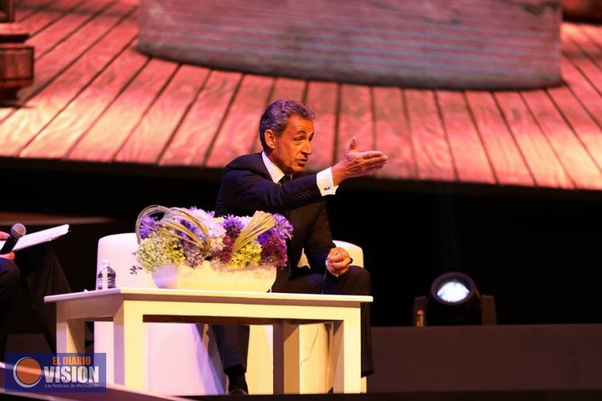 En negociación del TLC, México debe favorecer el diálogo: Nicolás Sarkozy