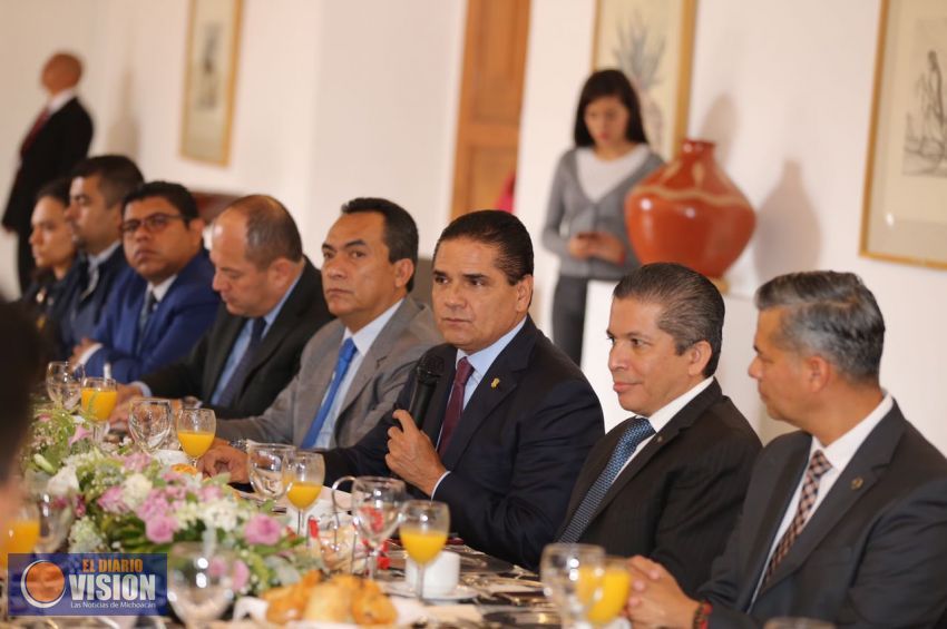 En Michoacán, madurez política para garantizar proceso electoral limpio: Silvano Aureoles
