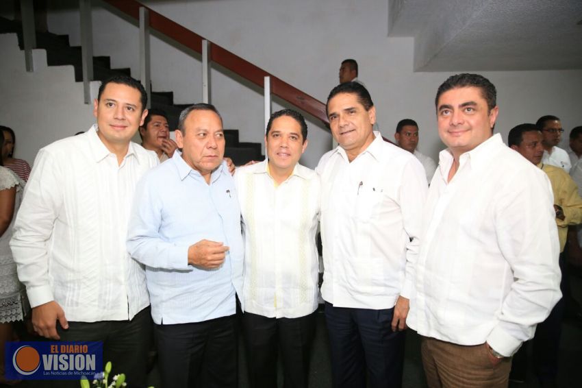 Asiste Silvano Aureoles a Segundo Informe de Gobierno del alcalde de Acapulco