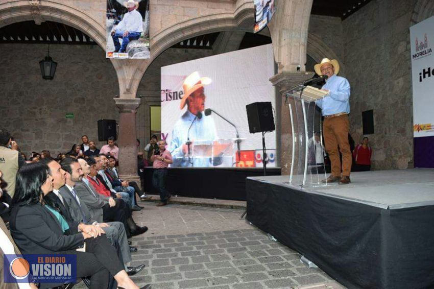 El regidor Salvador Arvizu, Rinde Segundo Informe.