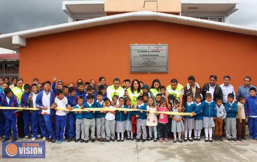 Inauguran sanitarios en la primaria Benito Juárez de Sevina