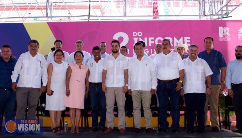 Rinde Segundo Informe de Actividades Legislativas Francisco Campos en Coalcomán