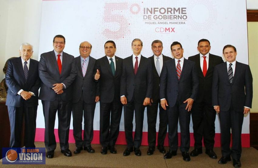 Silvano Aureoles, Gobernador de Michoacán, acudio a informe de Miguel Angel Mancera