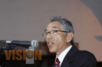 El rector Salvador Jara imparte conferencia sobre diálogo y tolerancia ante jóvenes zacapenses