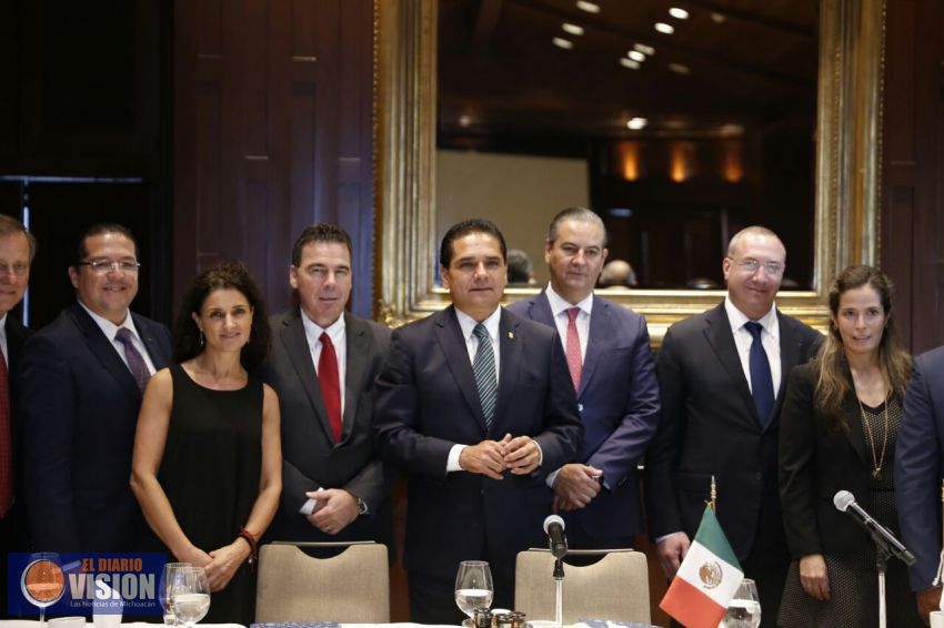  Expone Silvano Aureoles a inversionistas ventajas de la ZEE en LC-La Unión