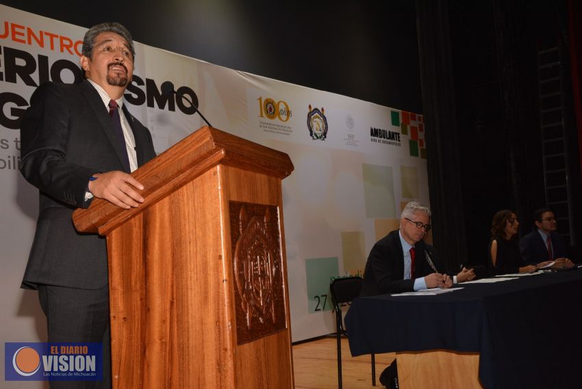 Hoy el periodismo afronta el reto de poner el ciberespacio al servicio de la sociedad: Medardo