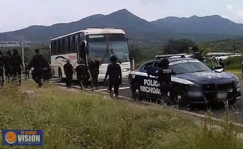 Libera SSP autopista bloqueada por normalistas en autopista Soglo XXI