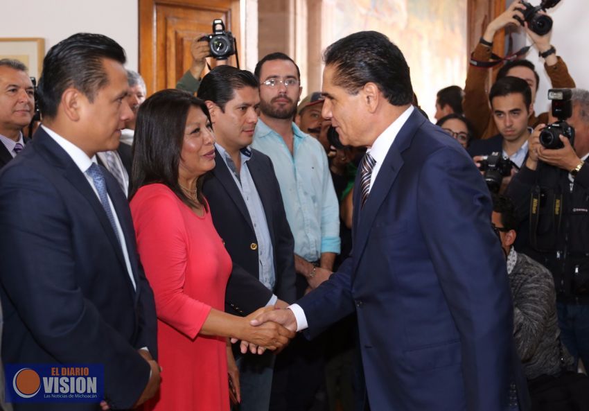 Llama Silvano a adelgazar el Congreso de la Unión