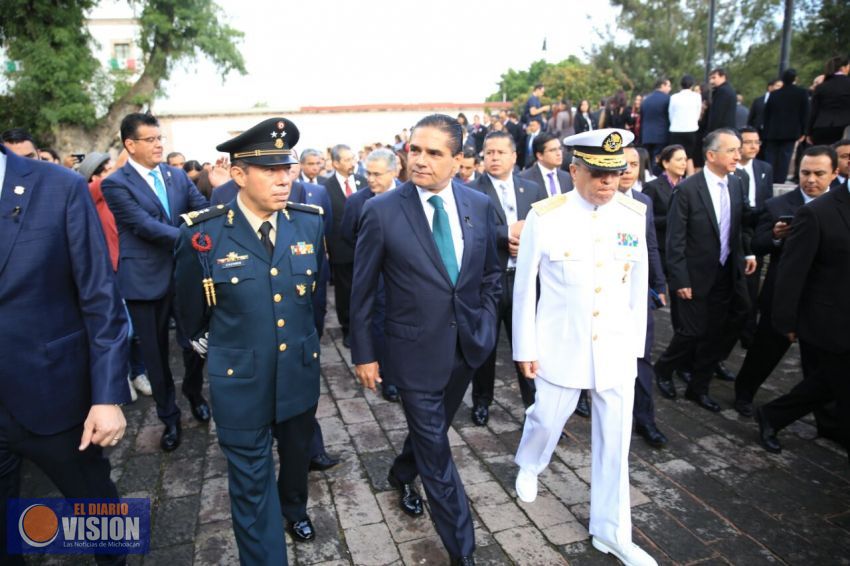 Encabeza Gobernador izamiento de Bandera Nacional por Natalicio de Morelos