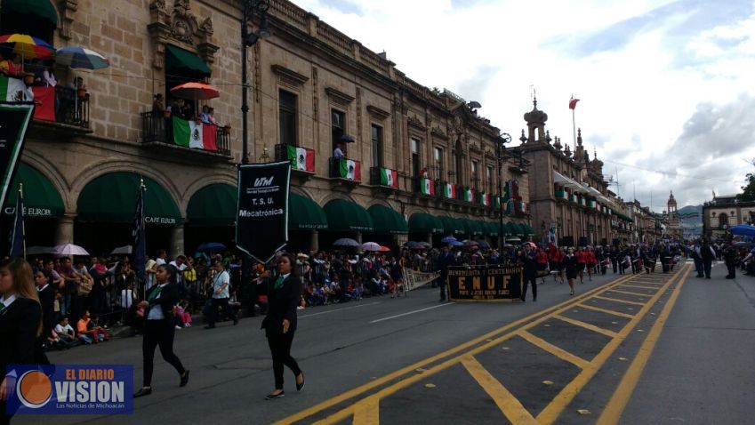 Miles de familias disfrutan el Desfile Cívico-Militar por el CCLII Natalicio del Siervo de la Nació