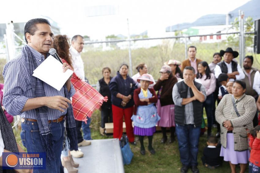 Entrega Silvano Aureoles reconstrucción de entronque carretero Toluca-Morelia en Zitácuaro