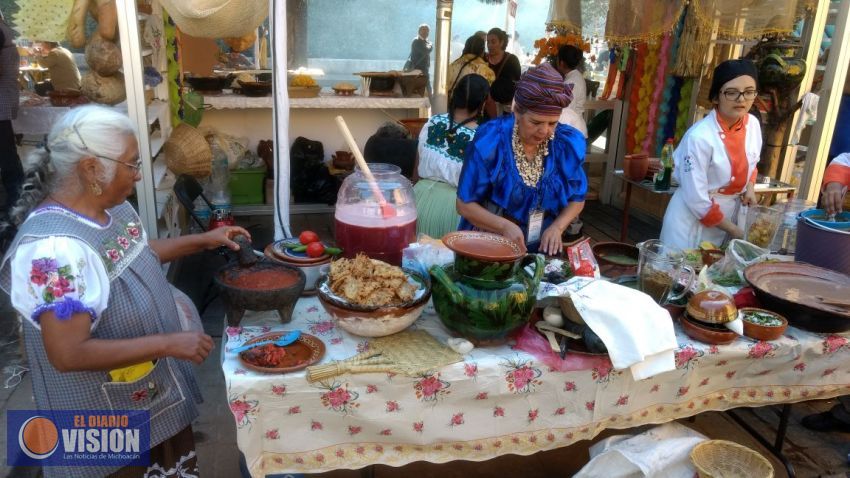 Maestras cocineras tradicionales michoacanas, participan en el Concurso de Platillos