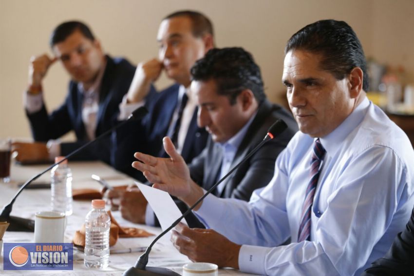 Atiende Gobernador a munícipes del PRI