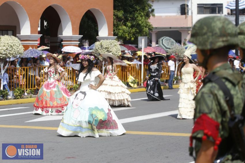 Disfrutan miles de apatzinguenses y pueblo michoacano de desfile cívico-militar 