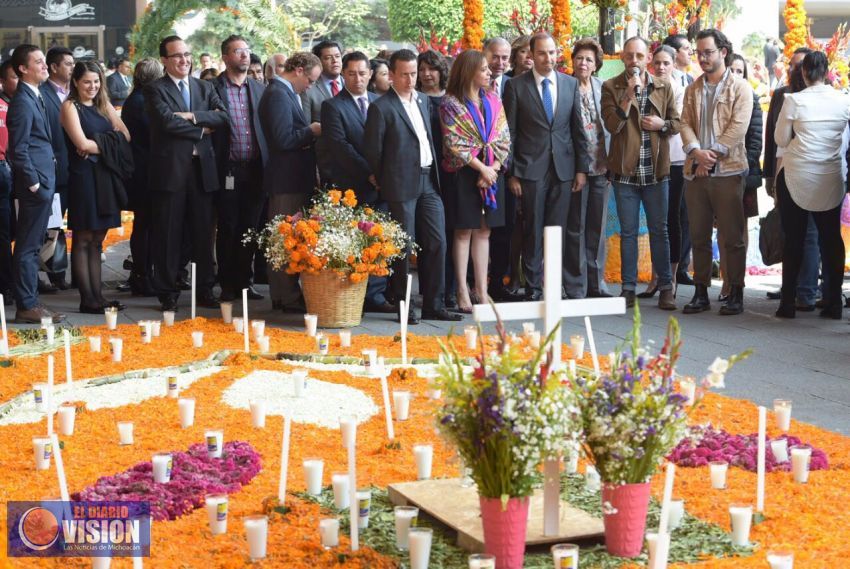 Artistas michoacanos montan altar en San Lázaro para recordar a fallecidos por terremoto en septiem