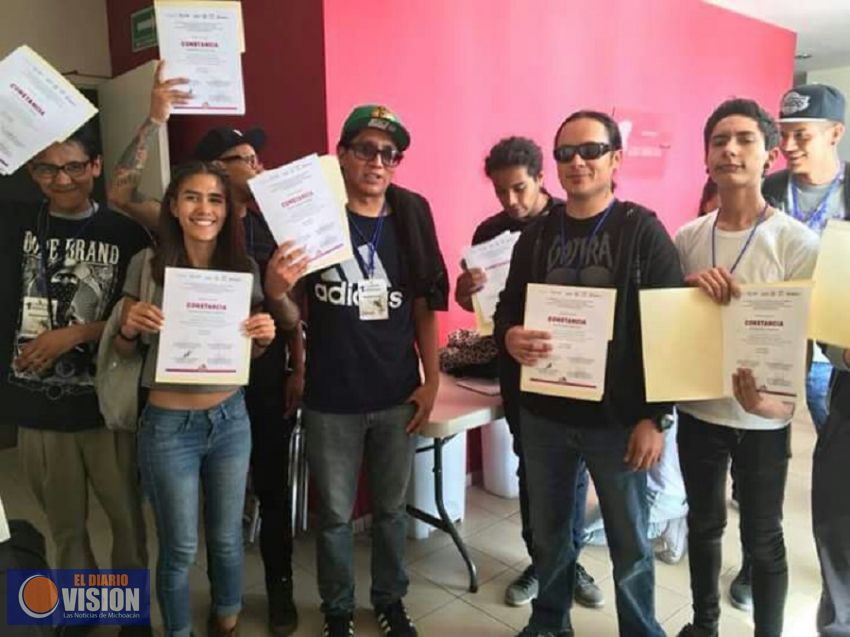 Capacita SSM a tatuadores, micropigmentadores y perforadores corporales