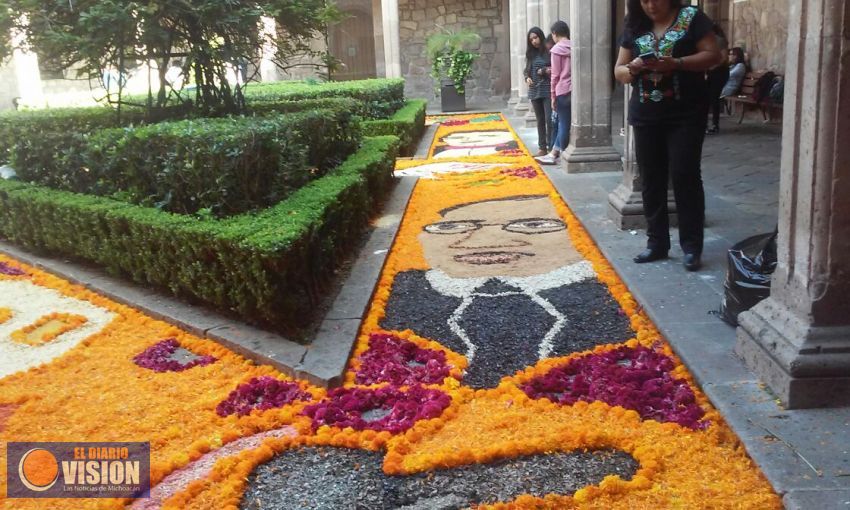 Hoy, Concurso Tradicional de Tapetes y Catrinas en San Nicolás