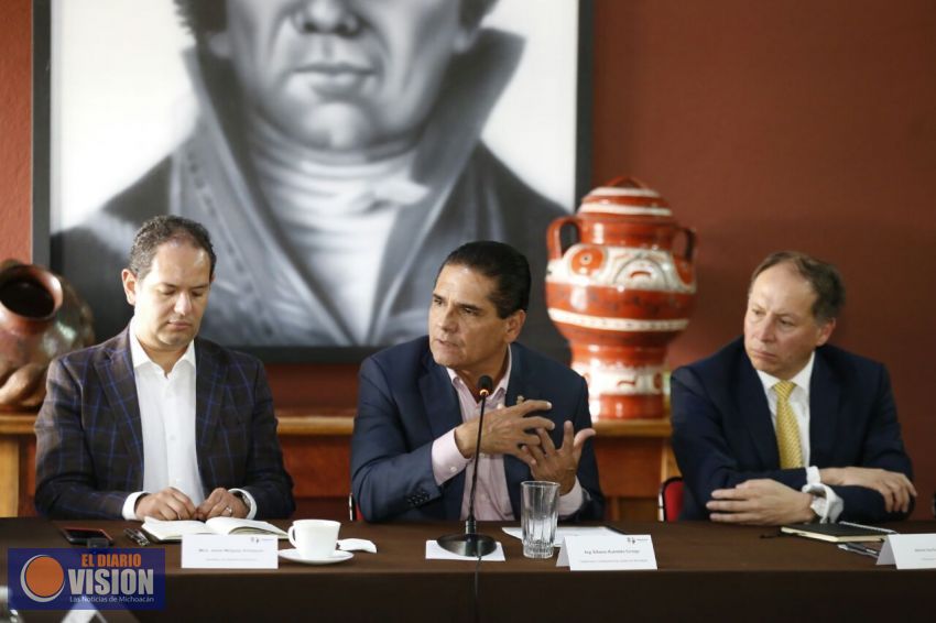 Acuerdan Gobernador y APEAM consolidar producción sustentable de aguacate michoacano