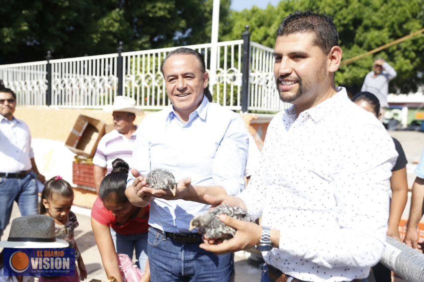 Entrega Pascual Sigala 600 paquetes de Sí Produzco en la Tierra Caliente
