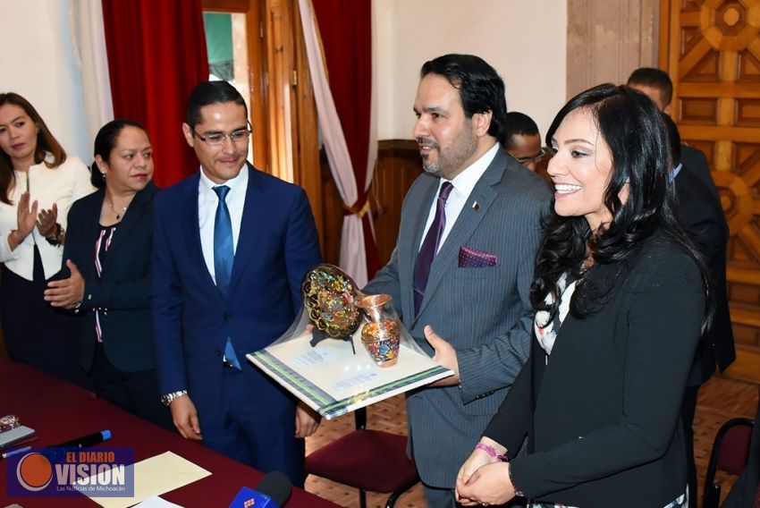 Recibe el Congreso al Embajador de Qatar