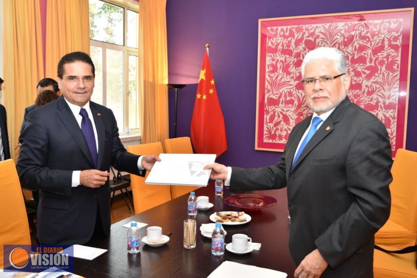 Inicia gira de trabajo de Silvano Aureoles en China; se reúne con el embajador de México