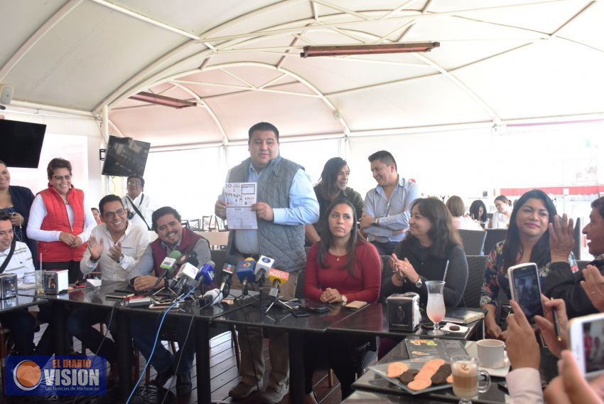 Juan Pablo renuncia al PRD y se suma a Morena